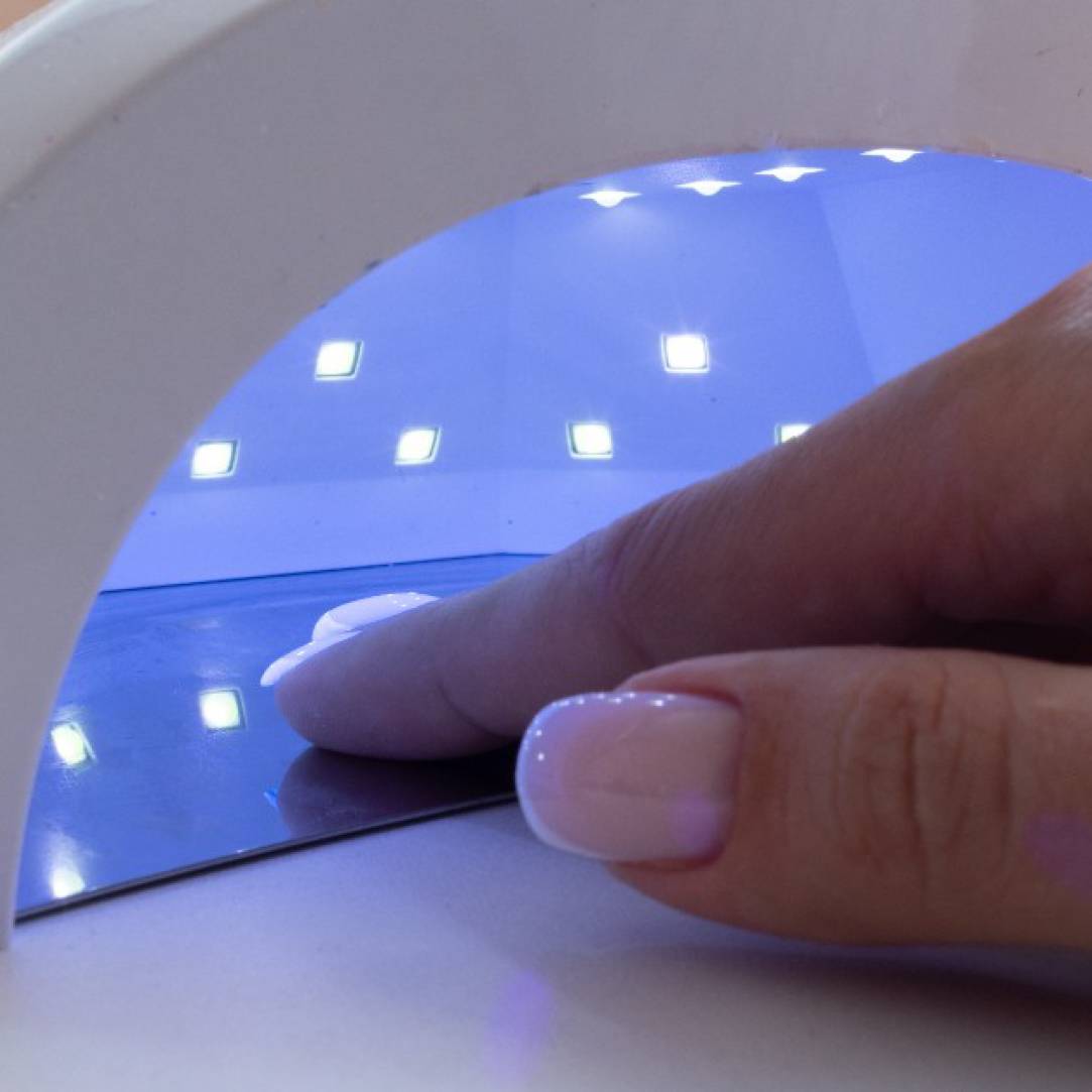 test des ongles Les lampes UV/LED ne blessent pas la peau